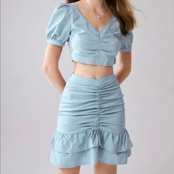 Cropped puff sleeve top & Drawstring ruffle skirt - Picture 2 of 7